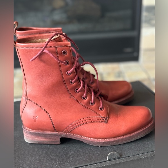 Frye Women’s Red Clay Veronica combat boots soft vintage leather - Picture 2 of 13
